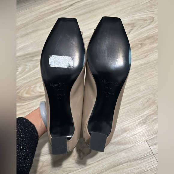 Roger Vivier Patent Leather Buckle Pumps Taupe EU 39 US 8.5 - Picture 10 of 10